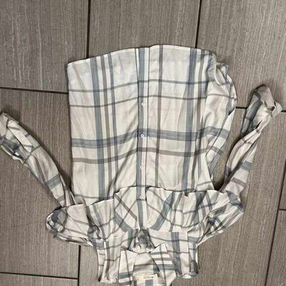 Two By Vince Camuto Blue and White Ruffled Button Down Shirt Women’s Small - Picture 6 of 6